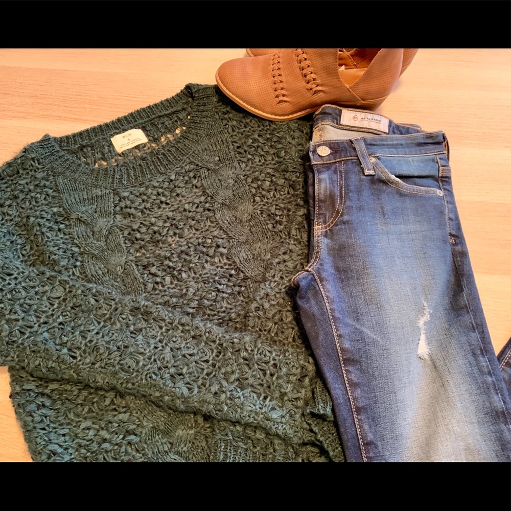 NWOT. Teal pins and needles sweater. Size Small